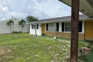 2521 SE 16th Pl, Cape Coral, FL 33904 - Photo 2