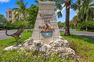 667 Park Shore Dr, Naples, FL 34103 - Photo 14