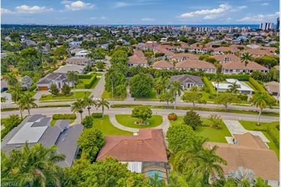 667 Park Shore Dr, Naples, FL 34103 - Photo 10