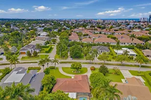 667 Park Shore Dr, Naples, FL 34103 - Photo 10