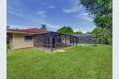 667 Park Shore Dr, Naples, FL 34103 - Photo 2