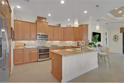 9142 Isla Bella Cir, Bonita Springs, FL 34135 - Photo 4