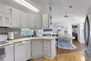 386 Leopard Ln, Naples, FL 34114 - Photo 10