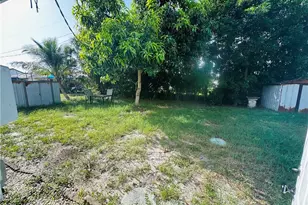 1215 S Alhambra Cir, Naples, FL 34103 - Photo 14