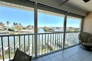 10686 Gulf Shore Dr, Naples, FL 34108 - Photo 22