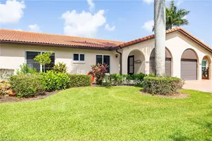 1034 Forest Lakes Dr, Naples, FL 34105 - Photo 4