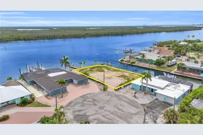 470 Madison Ct, Fort Myers Beach, FL 33931 - Photo 8