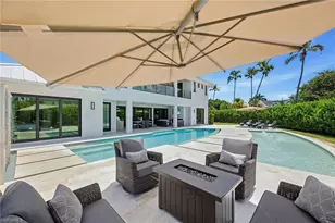 692 Banyan Blvd, Naples, FL 34102 - Photo 1