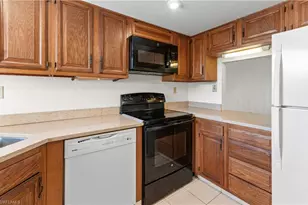 21 High Point Cir E, Naples, FL 34103 - Photo 14