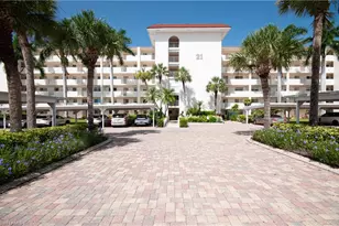 21 High Point Cir E, Naples, FL 34103 - Photo 6