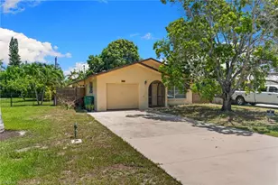 715 106th Ave N, Naples, FL 34108 - Photo 2