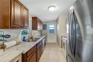 2140 Harbor Ln, Naples, FL 34104 - Photo 8