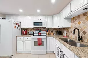 151 Cypress Way E, Naples, FL 34110 - Photo 10