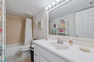 151 Cypress Way E, Naples, FL 34110 - Photo 16