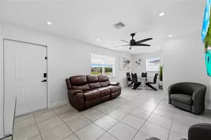 1776 Glenway Ct, Fort Myers, FL 33916 - Photo 4