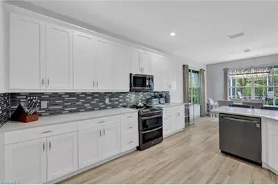 20001 Seadale Ct, Estero, FL 33928 - Photo 8