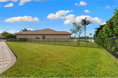 3999 Bering Ct, Naples, FL 34119 - Photo 46