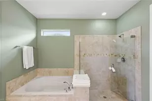 8562 Veronawalk Cir, Naples, FL 34114 - Photo 22