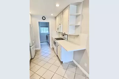5669 Cove Cir, Naples, FL 34119 - Photo 8