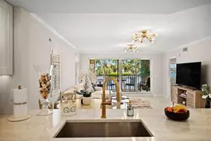 9103 Vanderbilt Dr, Naples, FL 34108 - Photo 6