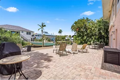 1680 Avion Pl, Naples, FL 34104 - Photo 48