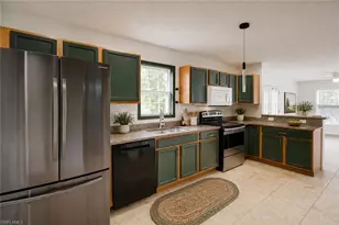 434 Leawood Cir, Naples, FL 34104 - Photo 10