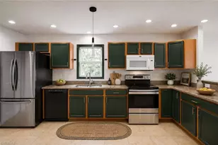 434 Leawood Cir, Naples, FL 34104 - Photo 6