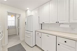 5513 Cove Cir, Naples, FL 34119 - Photo 10