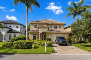 2915 Coco Lakes Dr, Naples, FL 34105 - Photo 2