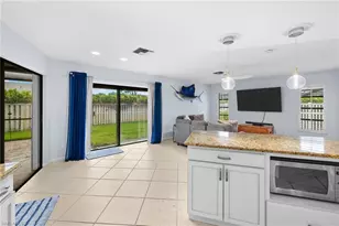 433 Golfview Dr, Naples, FL 34110 - Photo 42