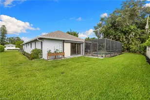433 Golfview Dr, Naples, FL 34110 - Photo 12