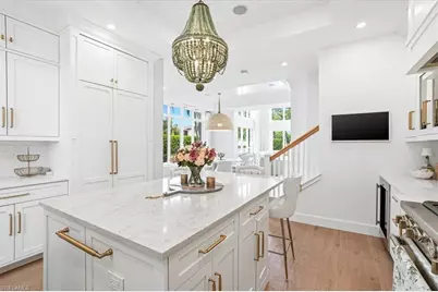 1011 6th St S, Naples, FL 34102 - Photo 8