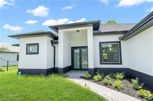 716 Connecticut Ln, Lehigh Acres, FL 33936 - Photo 2