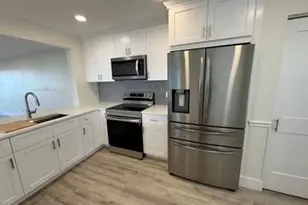 1344 Derbyshire Ct, Naples, FL 34116 - Photo 4