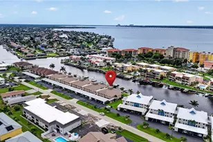 4025 SE 19th Pl, Cape Coral, FL 33904 - Photo 2