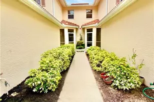 517 Robin Hood Cir, Naples, FL 34104 - Photo 4