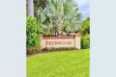 517 Robin Hood Cir #101, Naples, FL 34104 - Photo 2