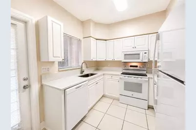4110 Castilla Cir #105, Fort Myers, FL 33916 - Photo 6