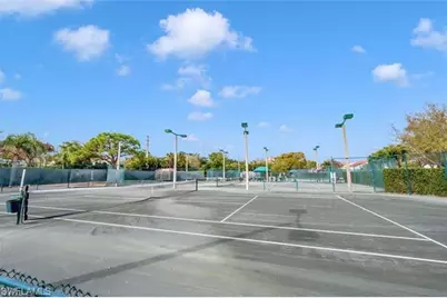 551 Beachwalk Cir, Naples, FL 34108 - Photo 12