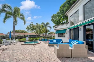 551 Beachwalk Cir, Naples, FL 34108 - Photo 8
