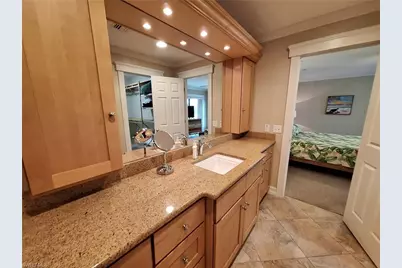 551 Beachwalk Cir, Naples, FL 34108 - Photo 46
