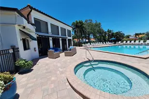 551 Beachwalk Cir, Naples, FL 34108 - Photo 10