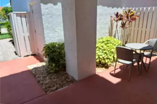 551 Beachwalk Cir, Naples, FL 34108 - Photo 6