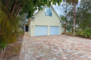 481 Leawood Cir, Naples, FL 34104 - Photo 16