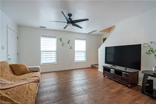 481 Leawood Cir, Naples, FL 34104 - Photo 10
