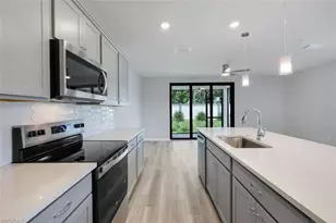 27907 Radiant Ct, Bonita Springs, FL 34135 - Photo 4