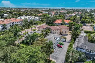 960 7th St S, Naples, FL 34102 - Photo 30