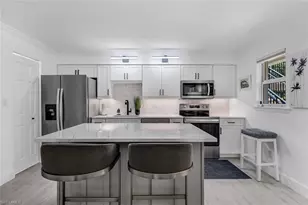 960 7th St S, Naples, FL 34102 - Photo 14