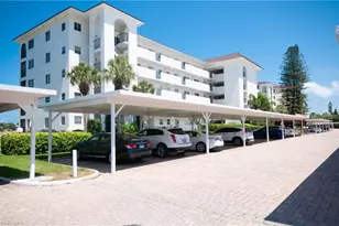 29 High Point Cir E, Naples, FL 34103 - Photo 2