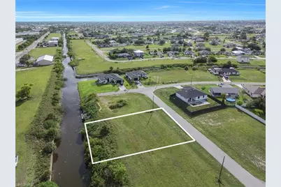 2104 NE 13th Ln, Cape Coral, FL 33909 - Photo 4